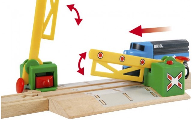 Игрушечный переезд для железной дороги BRIO на магнитах (33750)