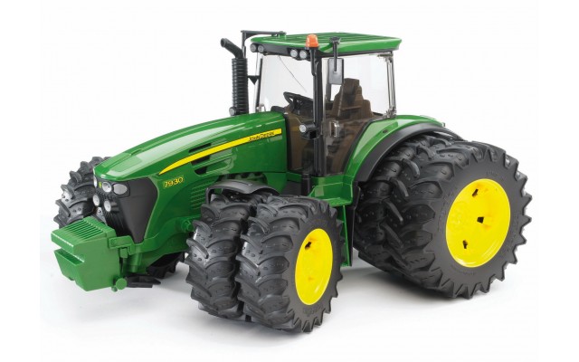 Игрушка Bruder трактор John Deere 7930 с двойными колёсами (03052)