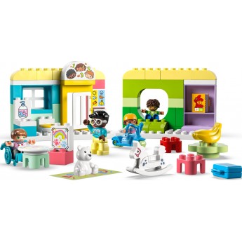 Конструктор LEGO DUPLO Town Будни в детском саду 67 деталей (10992)