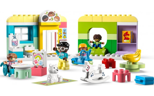 Конструктор LEGO DUPLO Town Будни в детском саду 67 деталей (10992)