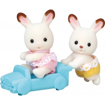 Набор фигурок Sylvanian Families Шоколадные Кролики-двойняшки на машинке (5420)