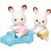 Набор фигурок Sylvanian Families Шоколадные Кролики-двойняшки на машинке (5420) title=
