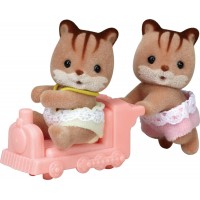 Набор фигурок Sylvanian Families Белчата-двойняшки на машинке (5421)