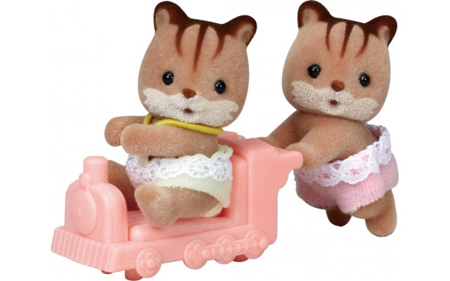 Набір фігурок Sylvanian Families Білченята-двійнята на машинці (5421)