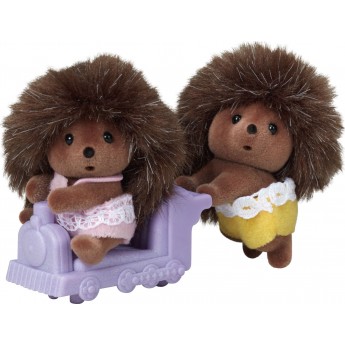 Набор фигурок Sylvanian Families Ежи-двойняшки на машинке (5424)