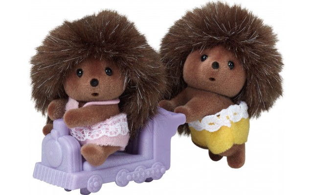 Набор фигурок Sylvanian Families Ежи-двойняшки на машинке (5424)