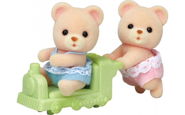 Набор фигурок Sylvanian Families Медвежата-двойняшки на машинке (5426)