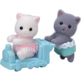 Набор фигурок Sylvanian Families Персидские Котята-близнецы на машинке (5457)