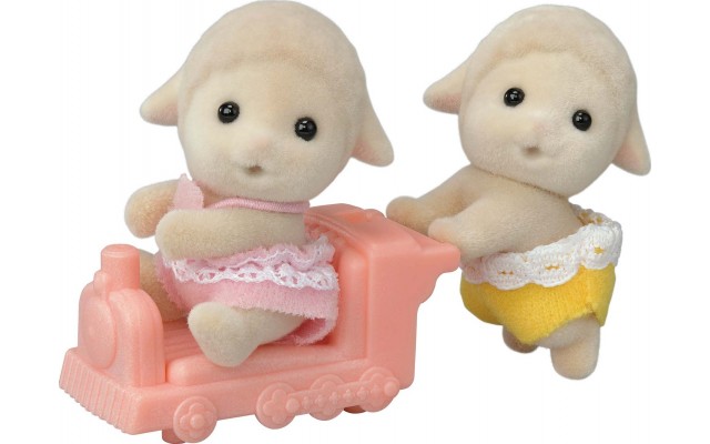 Набор фигурок Sylvanian Families Ягнята-близнецы на машинке (5621)