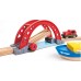 Іграшкова залізниця Hape Вантажоперевезення з краном та маяком (E3790) title=