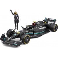 Автомодель Bburago Mercedes-AMG F1 W14 E Performance с фигуркой, 1:24, чёрная (18-28037)
