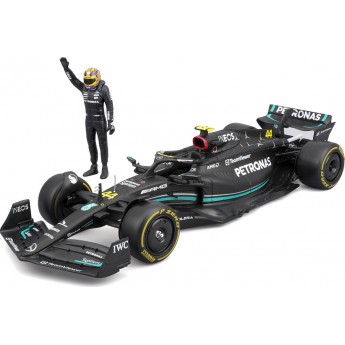 Автомодель Bburago Mercedes-AMG F1 W14 E Performance з фігуркою, 1:24, чорна (18-28037)